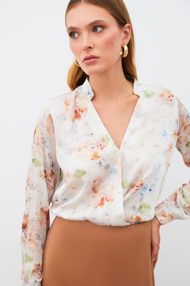 stn1515_blouse_tan_floral_satin (14).jpg