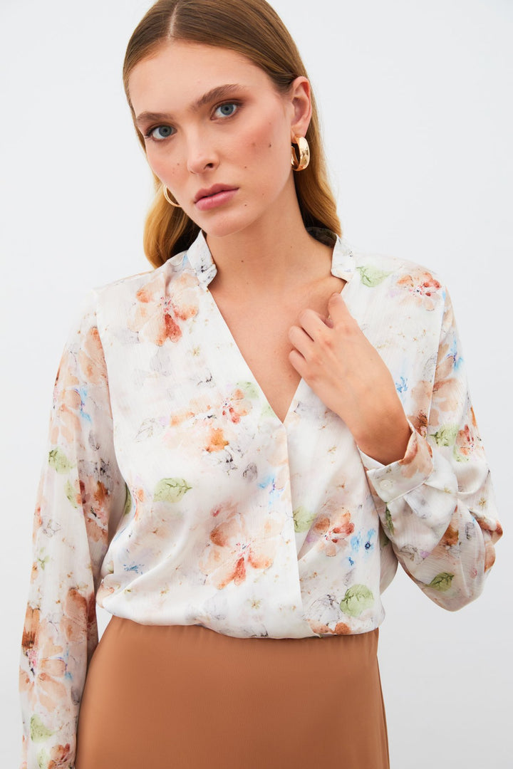 stn1515_blouse_tan_floral_satin (4).jpg