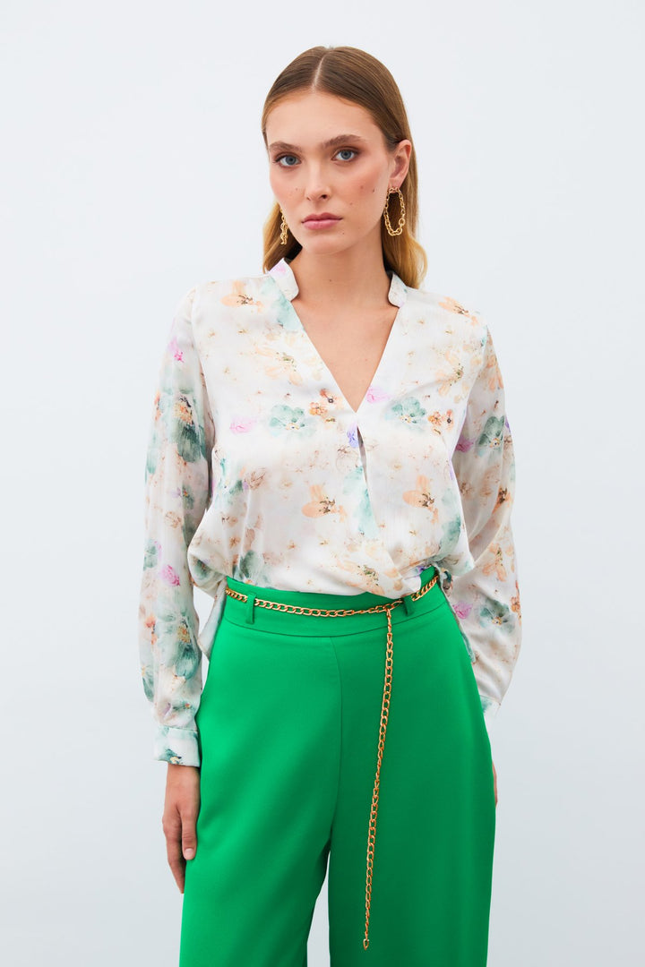stn1515_blouse_tan_floral_satin (6).jpg